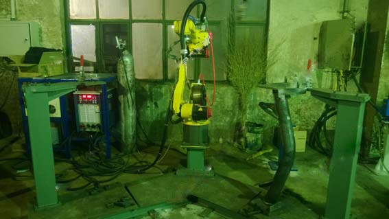 重卡支架机器人焊接工作站-济南冠森自动化设备有限公司